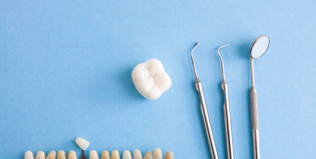 【歯科医監修】気になるインプラントいくらかかる？アフターケアも大切！