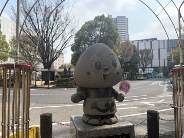 浦和駅前うなこちゃん像